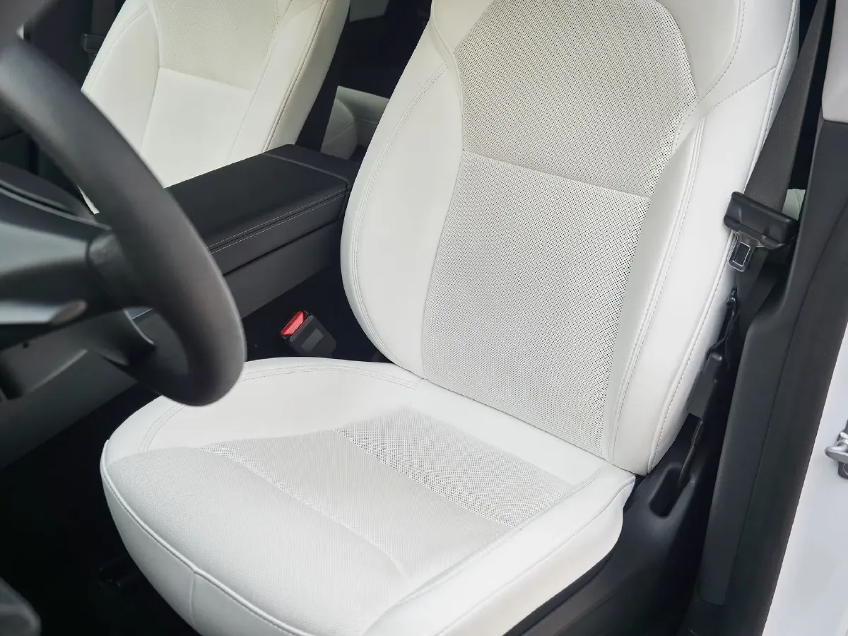 2025 Tesla Model Y BEV 62.5KWH,autocango,china used car exporter,china ev exporter,chinese used car exporter,chinese used ev exporter