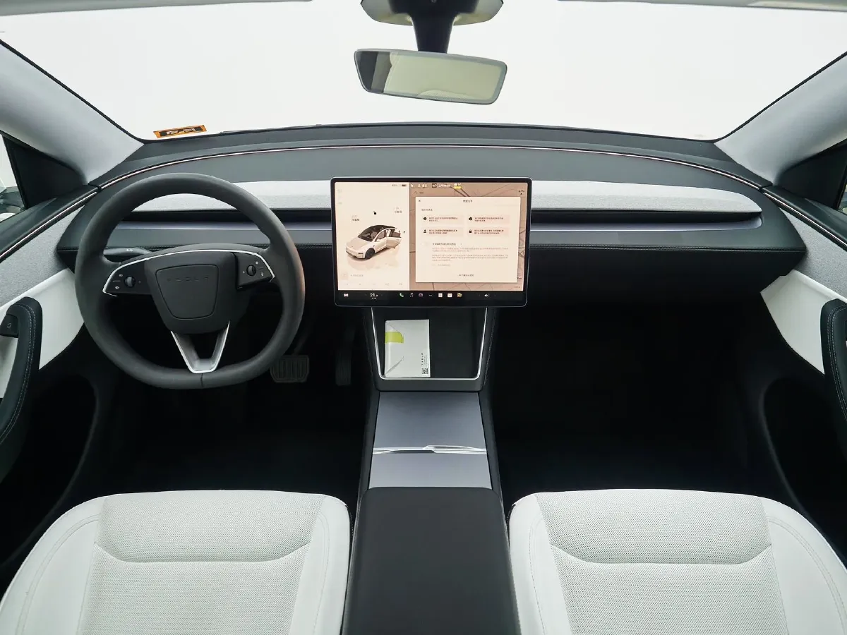 2025 Tesla Model Y BEV 62.5KWH,autocango,china used car exporter,china ev exporter,chinese used car exporter,chinese used ev exporter