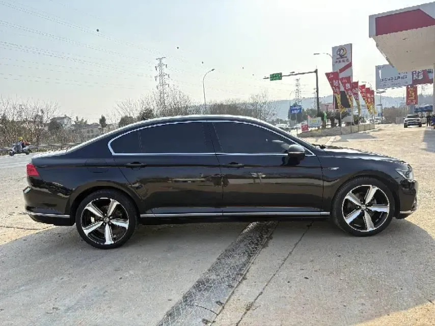 2020 Volkswagen Magotan 2.0T 186HP L4 7DCT,autocango,china used car exporter,china ev exporter,chinese used car exporter,chinese used ev exporter