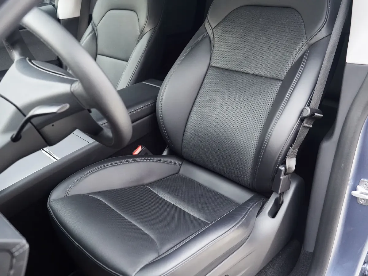 2025 Tesla Model Y BEV 62.5KWH,autocango,china used car exporter,china ev exporter,chinese used car exporter,chinese used ev exporter