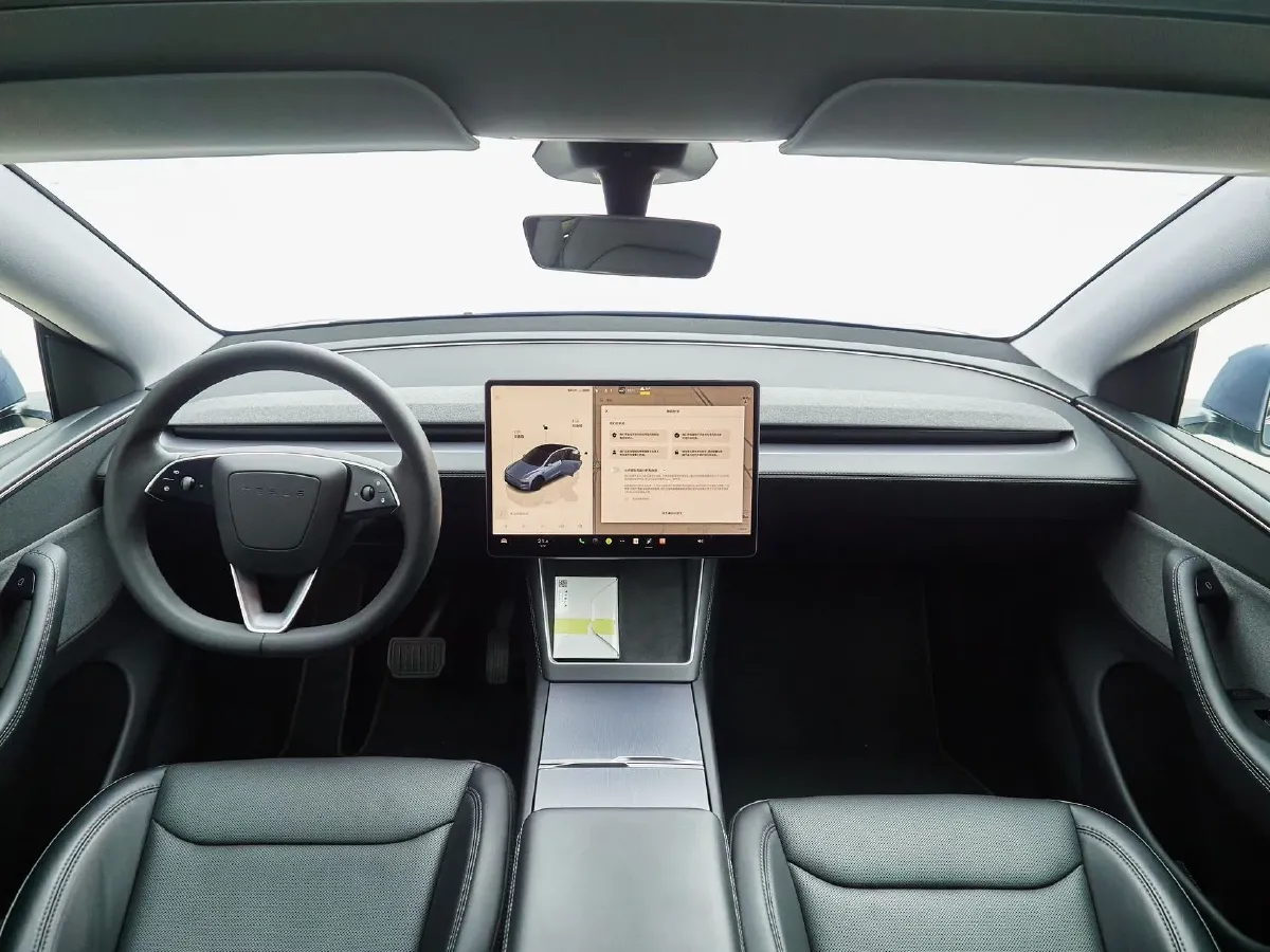 2025 Tesla Model Y BEV 62.5KWH,autocango,china used car exporter,china ev exporter,chinese used car exporter,chinese used ev exporter