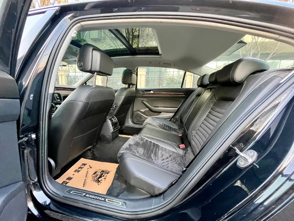 2018 Volkswagen Magotan 2.0T 220HP L4 7DCT,autocango,china used car exporter,china ev exporter,chinese used car exporter,chinese used ev exporter