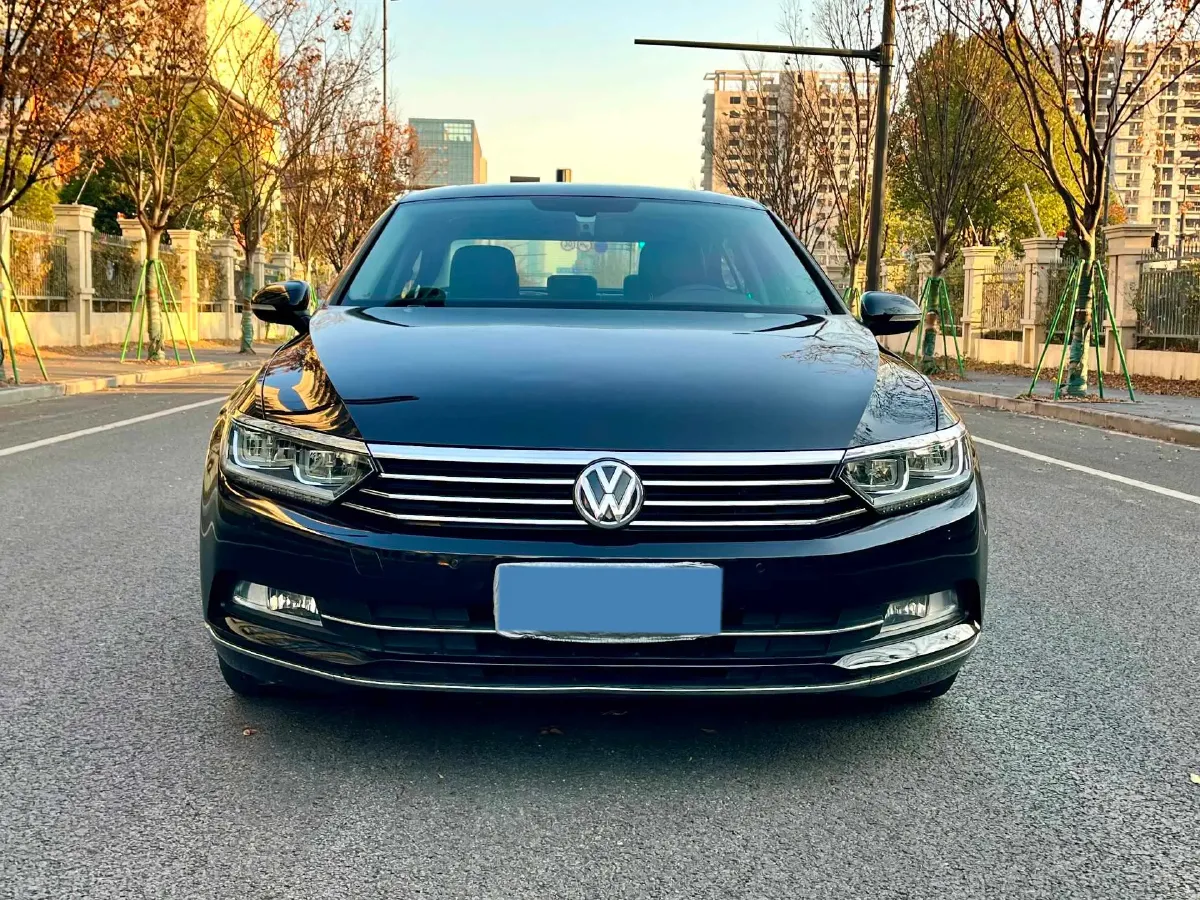2018 Volkswagen Magotan 2.0T 220HP L4 7DCT,autocango,china used car exporter,china ev exporter,chinese used car exporter,chinese used ev exporter