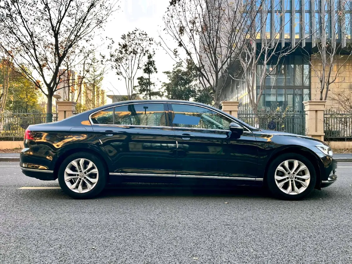 2018 Volkswagen Magotan 2.0T 220HP L4 7DCT,autocango,china used car exporter,china ev exporter,chinese used car exporter,chinese used ev exporter