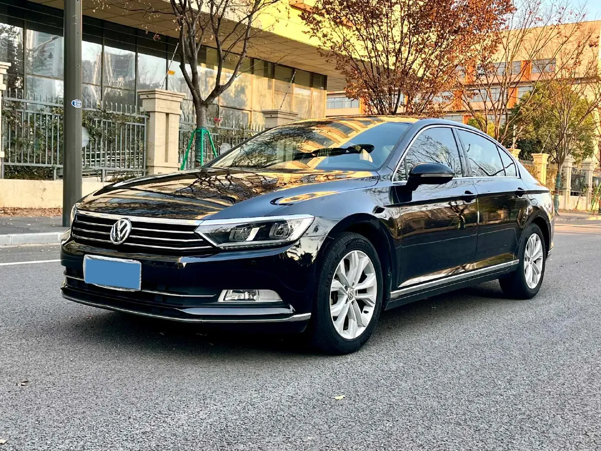 2018 Volkswagen Magotan 2.0T 220HP L4 7DCT,autocango,china used car exporter,china ev exporter,chinese used car exporter,chinese used ev exporter