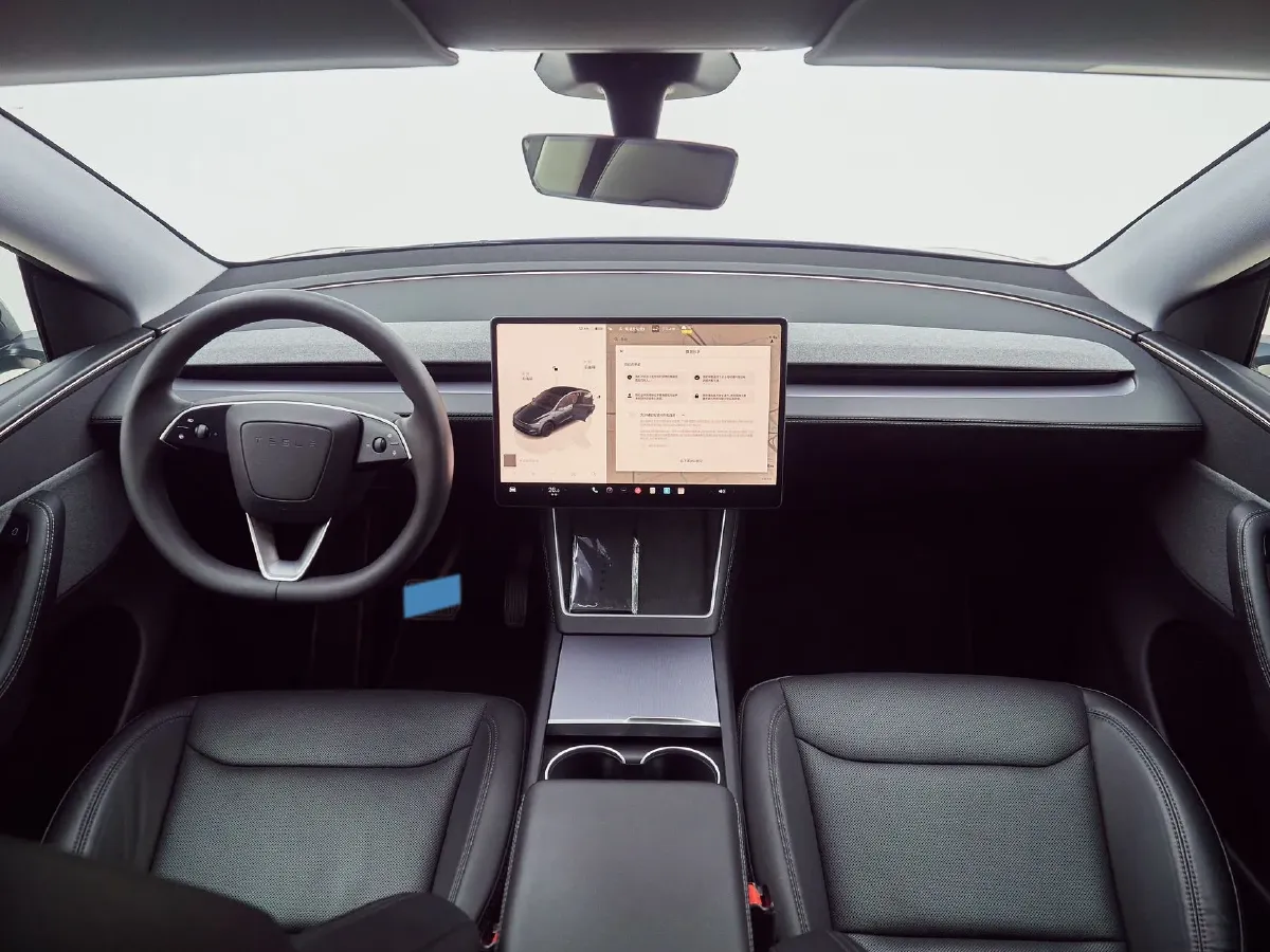 2025 Tesla Model Y BEV 62.5KWH,autocango,china used car exporter,china ev exporter,chinese used car exporter,chinese used ev exporter