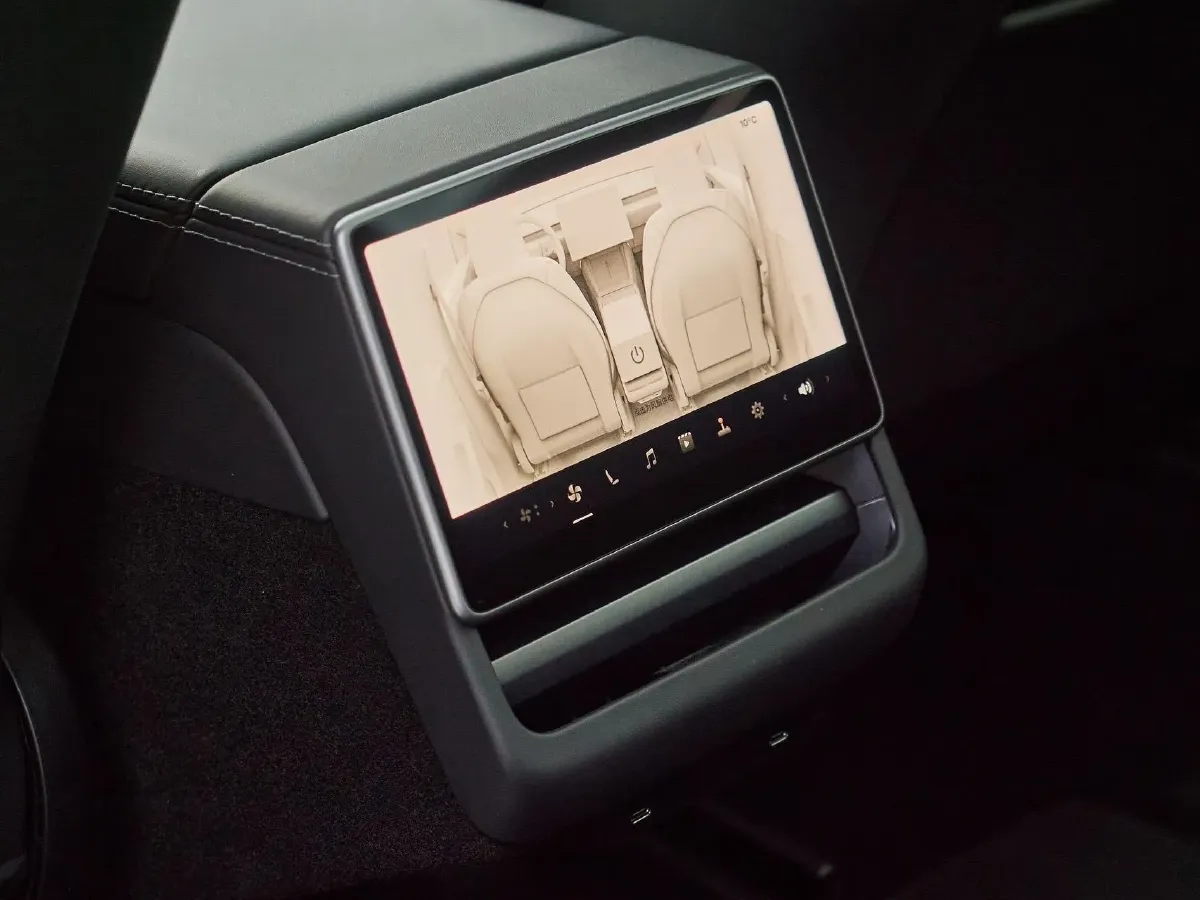 2025 Tesla Model Y BEV 62.5KWH,autocango,china used car exporter,china ev exporter,chinese used car exporter,chinese used ev exporter