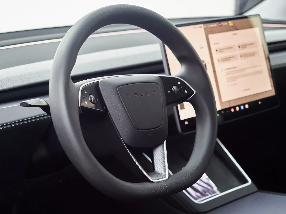 2025 Tesla Model Y BEV 62.5KWH,autocango,china used car exporter,china ev exporter,chinese used car exporter,chinese used ev exporter