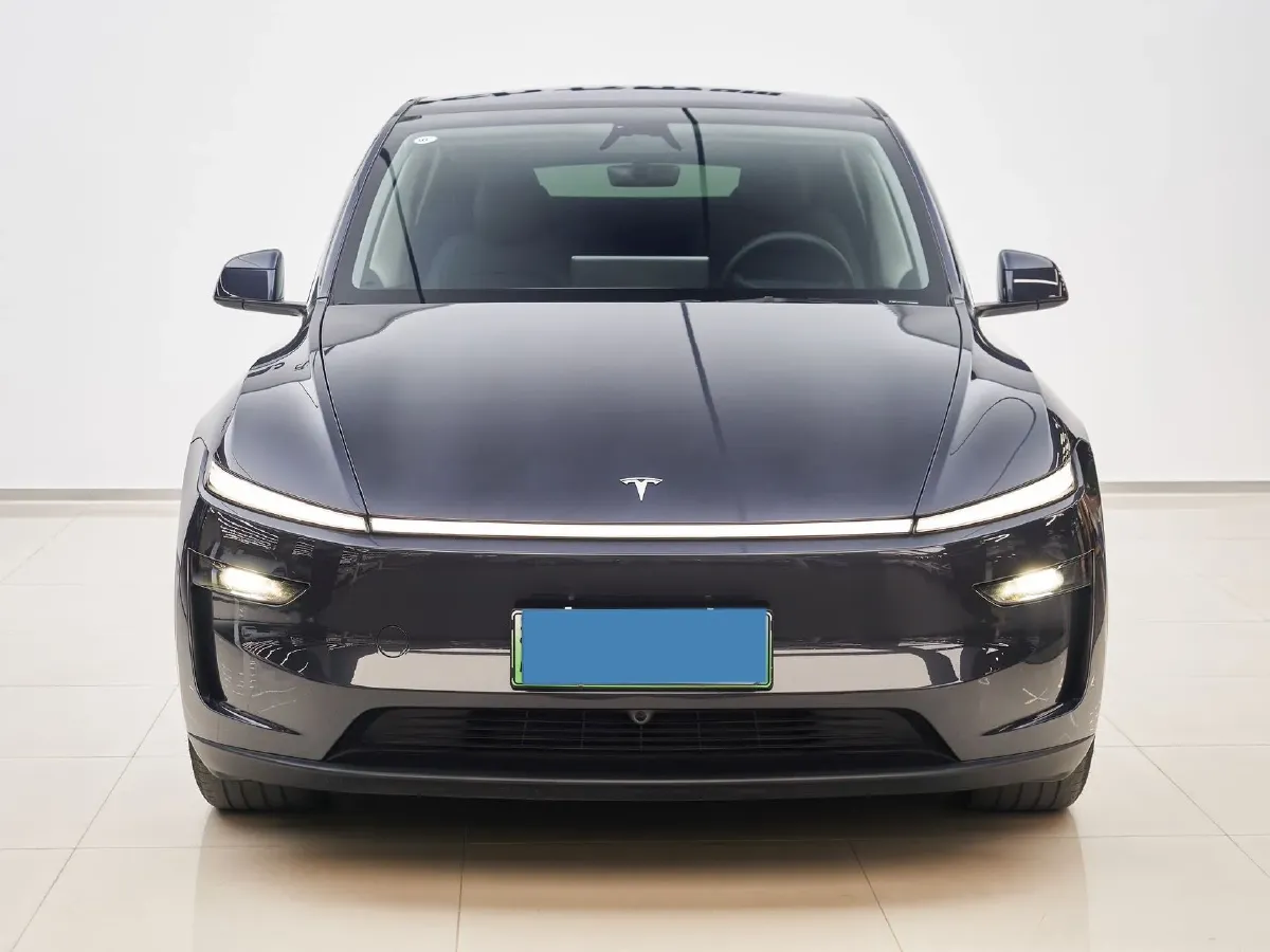 2025 Tesla Model Y BEV 62.5KWH,autocango,china used car exporter,china ev exporter,chinese used car exporter,chinese used ev exporter