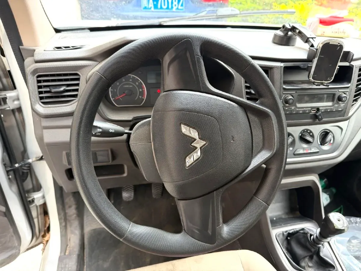 2019 WuLing HongGuang V 1.5L 99HP L4 6MT,autocango,china used car exporter,china ev exporter,chinese used car exporter,chinese used ev exporter