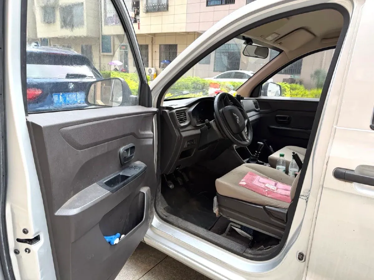 2019 WuLing HongGuang V 1.5L 99HP L4 6MT,autocango,china used car exporter,china ev exporter,chinese used car exporter,chinese used ev exporter