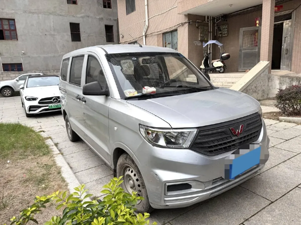 2019 WuLing HongGuang V 1.5L 99HP L4 6MT,autocango,china used car exporter,china ev exporter,chinese used car exporter,chinese used ev exporter