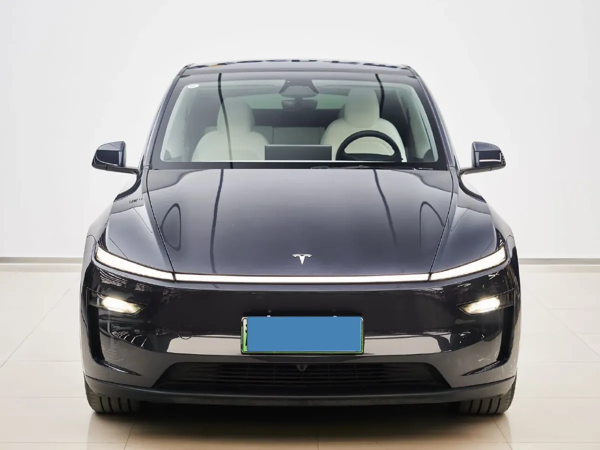 2025 Tesla Model Y BEV 62.5KWH,autocango,china used car exporter,china ev exporter,chinese used car exporter,chinese used ev exporter