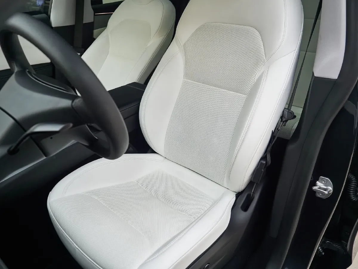 2025 Tesla Model Y BEV 62.5KWH,autocango,china used car exporter,china ev exporter,chinese used car exporter,chinese used ev exporter