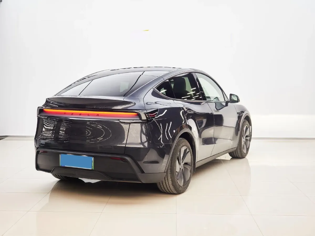 2025 Tesla Model Y BEV 62.5KWH,autocango,china used car exporter,china ev exporter,chinese used car exporter,chinese used ev exporter