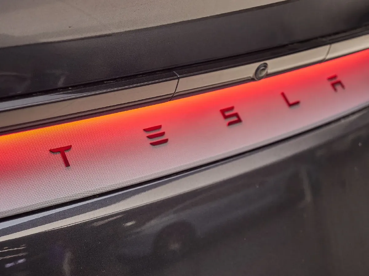 2025 Tesla Model Y BEV 62.5KWH,autocango,china used car exporter,china ev exporter,chinese used car exporter,chinese used ev exporter