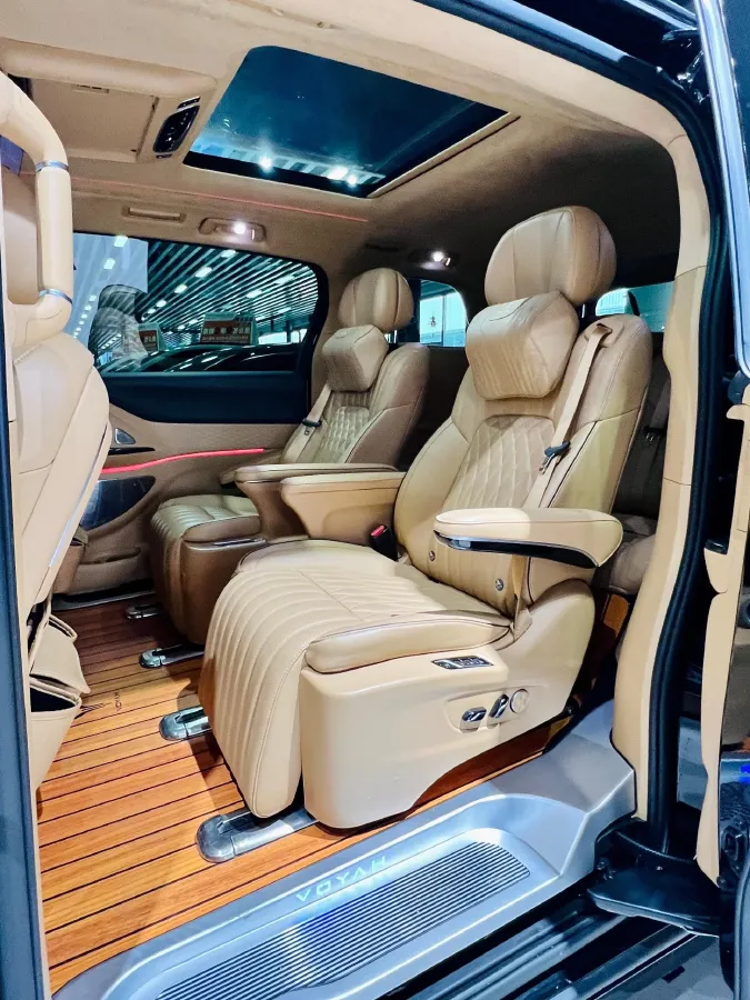 2024 Voyah Dream 1.5T 150HP L4 PHEV 43KWH,autocango,china used car exporter,china ev exporter,chinese used car exporter,chinese used ev exporter