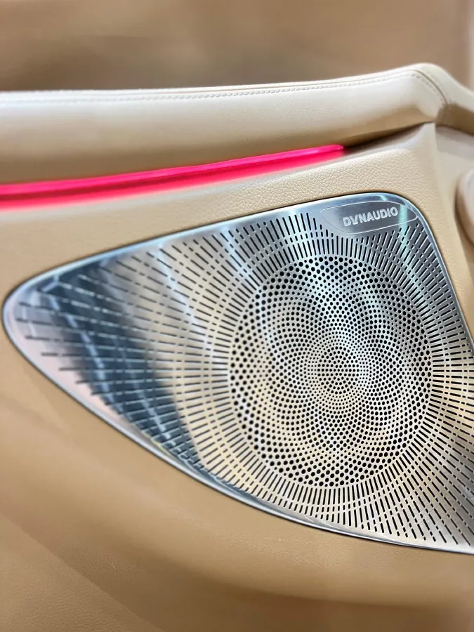 2024 Voyah Dream 1.5T 150HP L4 PHEV 43KWH,autocango,china used car exporter,china ev exporter,chinese used car exporter,chinese used ev exporter