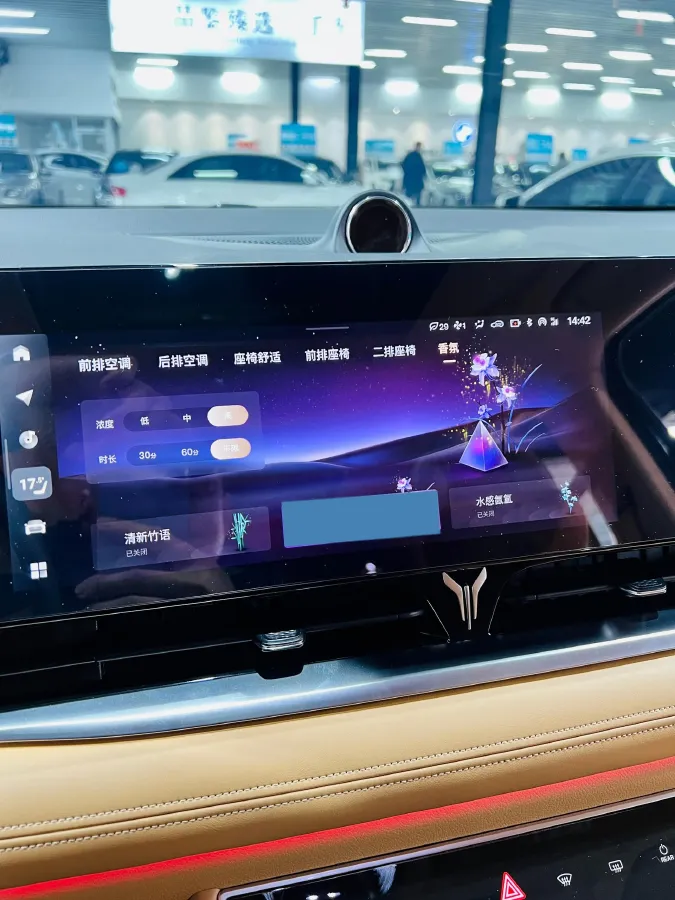 2024 Voyah Dream 1.5T 150HP L4 PHEV 43KWH,autocango,china used car exporter,china ev exporter,chinese used car exporter,chinese used ev exporter