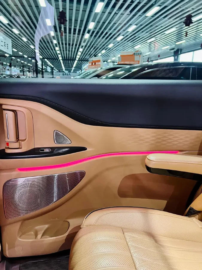 2024 Voyah Dream 1.5T 150HP L4 PHEV 43KWH,autocango,china used car exporter,china ev exporter,chinese used car exporter,chinese used ev exporter