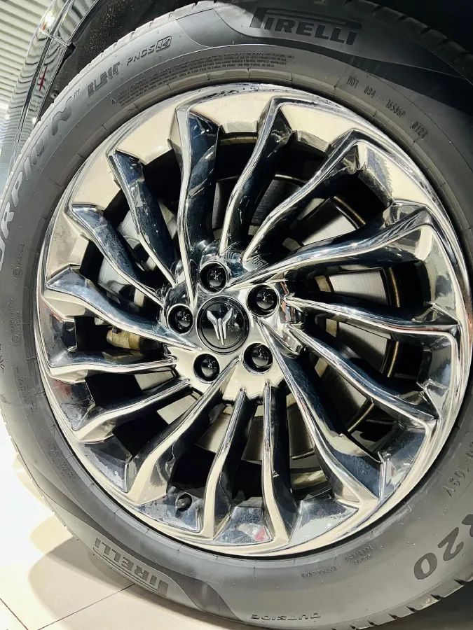 2024 Voyah Dream 1.5T 150HP L4 PHEV 43KWH,autocango,china used car exporter,china ev exporter,chinese used car exporter,chinese used ev exporter