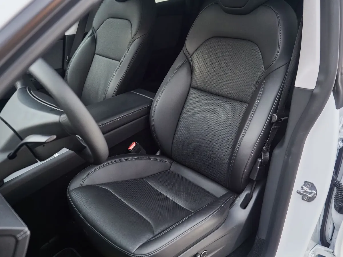 2025 Tesla Model Y BEV 62.5KWH,autocango,china used car exporter,china ev exporter,chinese used car exporter,chinese used ev exporter