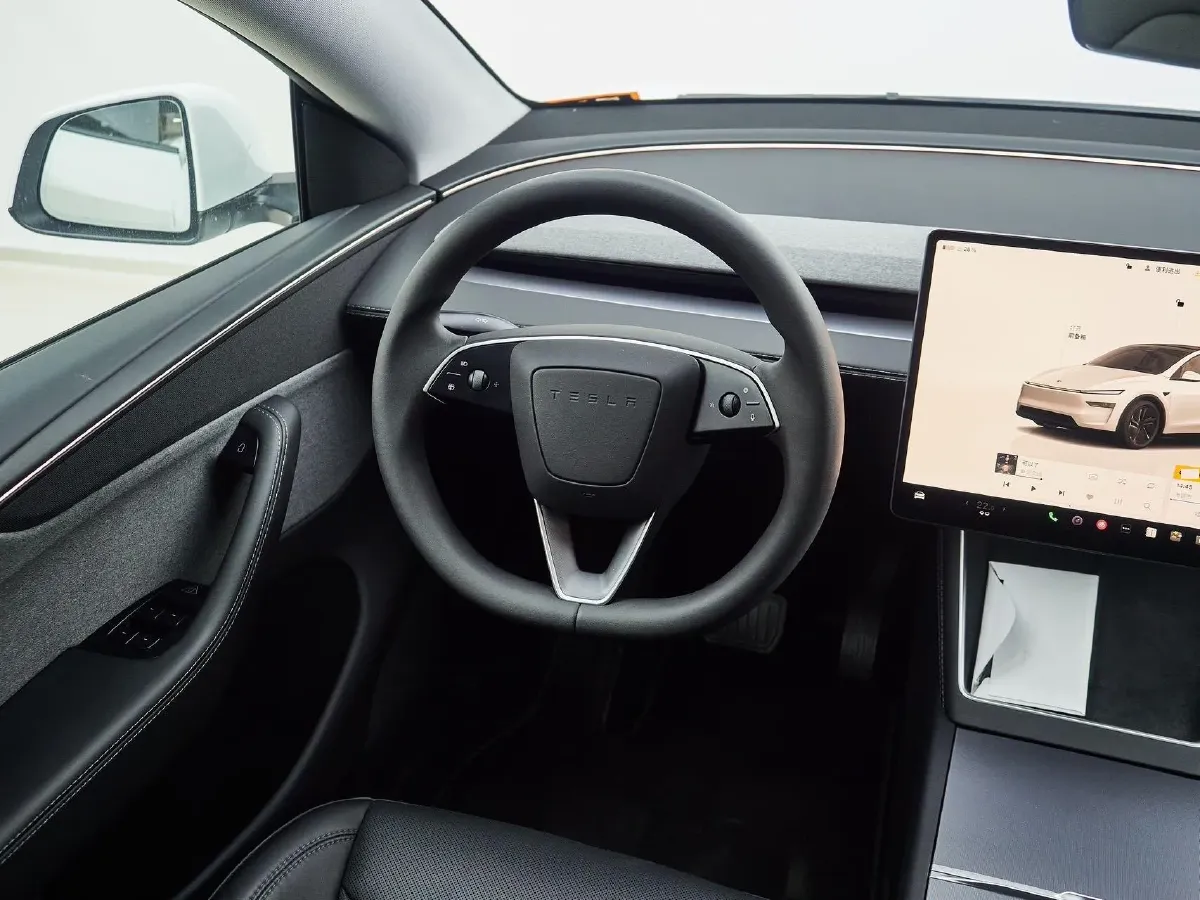 2025 Tesla Model Y BEV 62.5KWH,autocango,china used car exporter,china ev exporter,chinese used car exporter,chinese used ev exporter