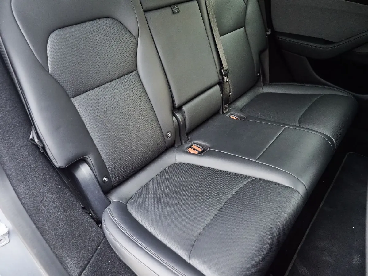 2025 Tesla Model Y BEV 62.5KWH,autocango,china used car exporter,china ev exporter,chinese used car exporter,chinese used ev exporter