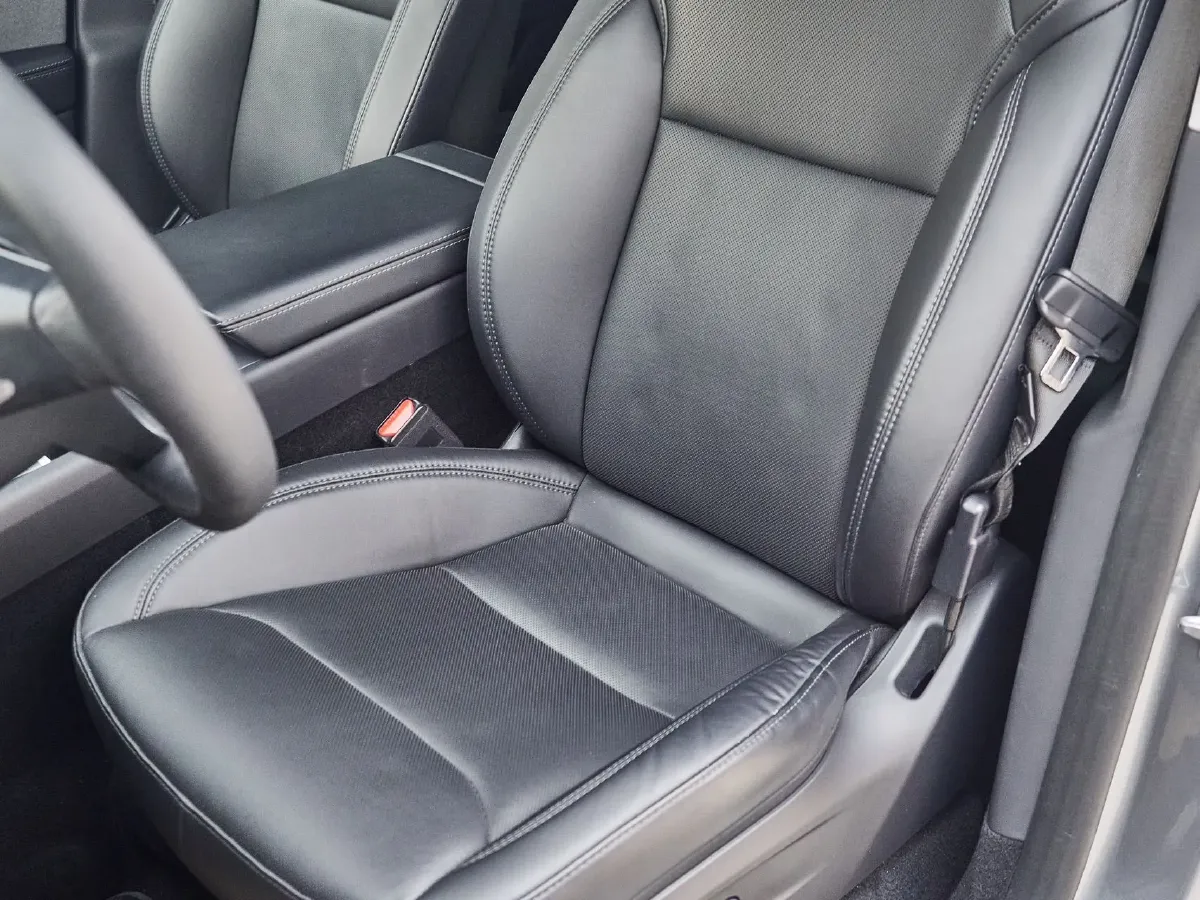 2025 Tesla Model Y BEV 62.5KWH,autocango,china used car exporter,china ev exporter,chinese used car exporter,chinese used ev exporter