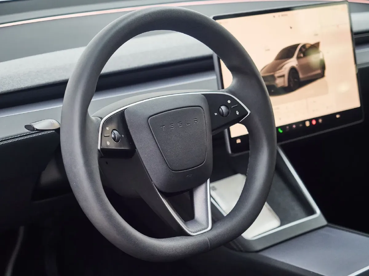 2025 Tesla Model Y BEV 62.5KWH,autocango,china used car exporter,china ev exporter,chinese used car exporter,chinese used ev exporter