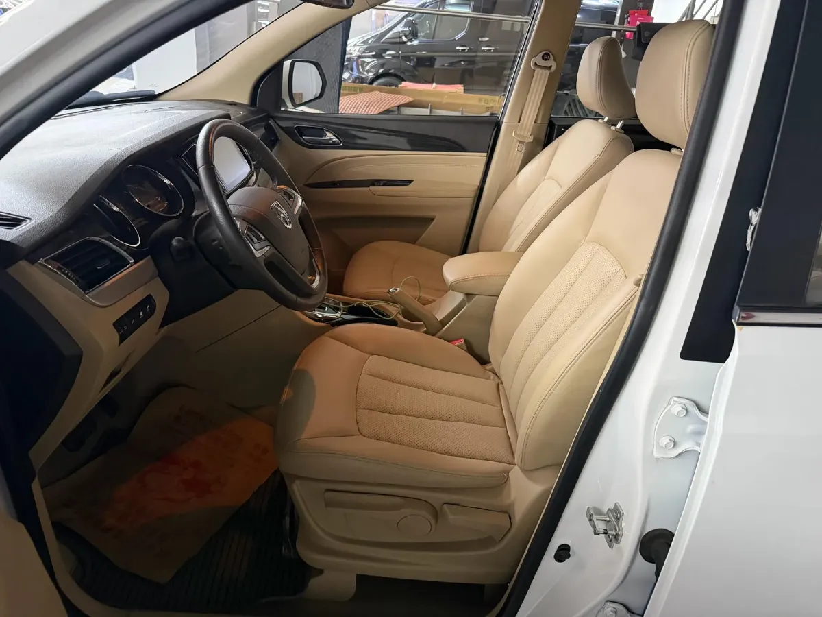 2016 BaoJun 730 1.8L 137HP L4 5MT,autocango,china used car exporter,china ev exporter,chinese used car exporter,chinese used ev exporter