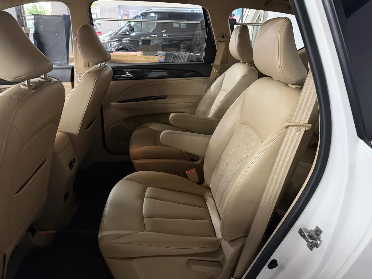 2016 BaoJun 730 1.8L 137HP L4 5MT,autocango,china used car exporter,china ev exporter,chinese used car exporter,chinese used ev exporter