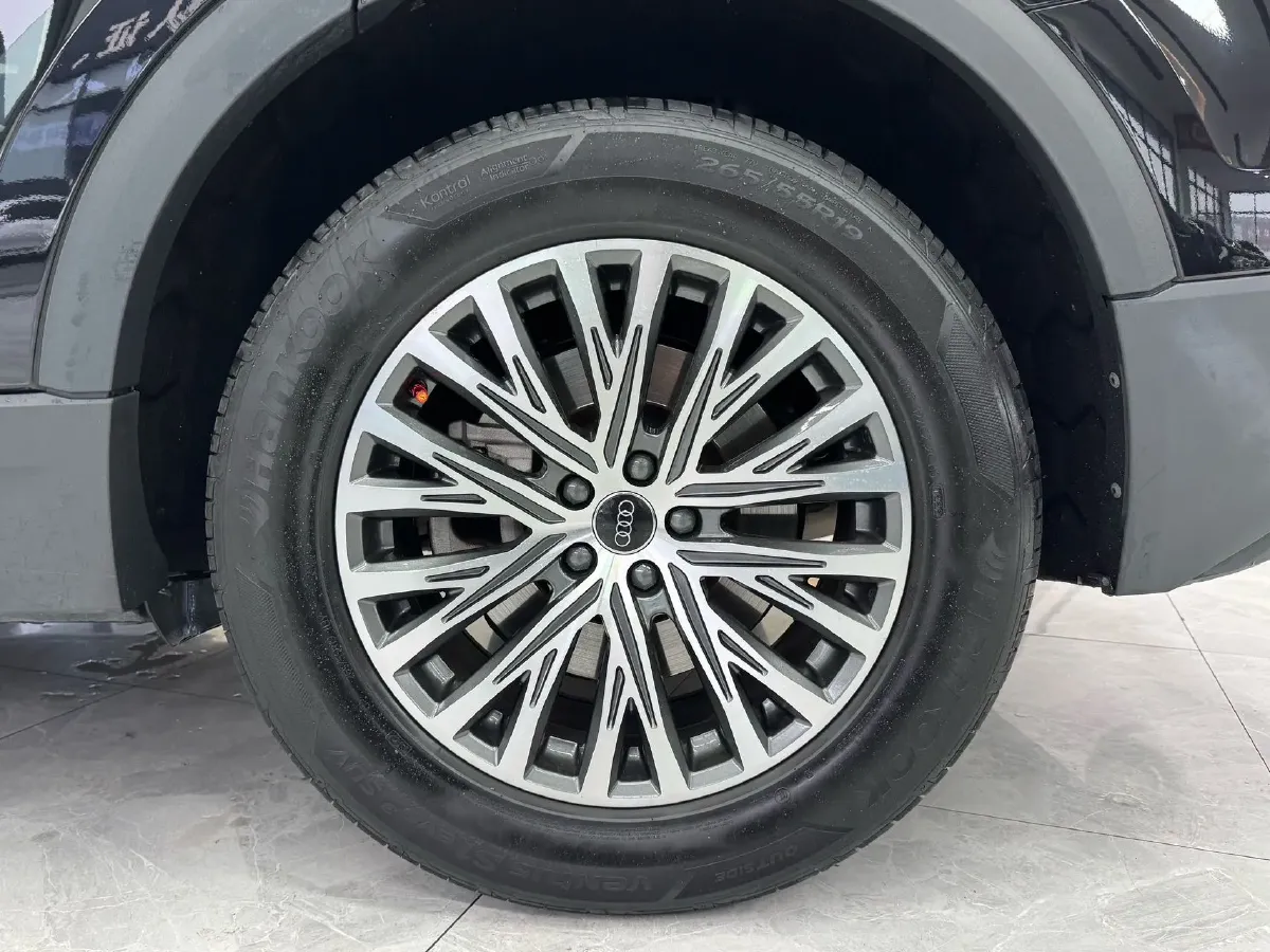 2022 Audi Q8 3.0T 340HP V6 8AT,autocango,china used car exporter,china ev exporter,chinese used car exporter,chinese used ev exporter