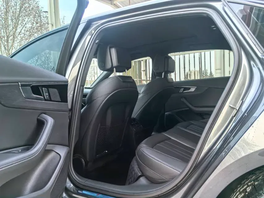 2024 Audi A4L 2.0T 190HP L4 7DCT,autocango,china used car exporter,china ev exporter,chinese used car exporter,chinese used ev exporter