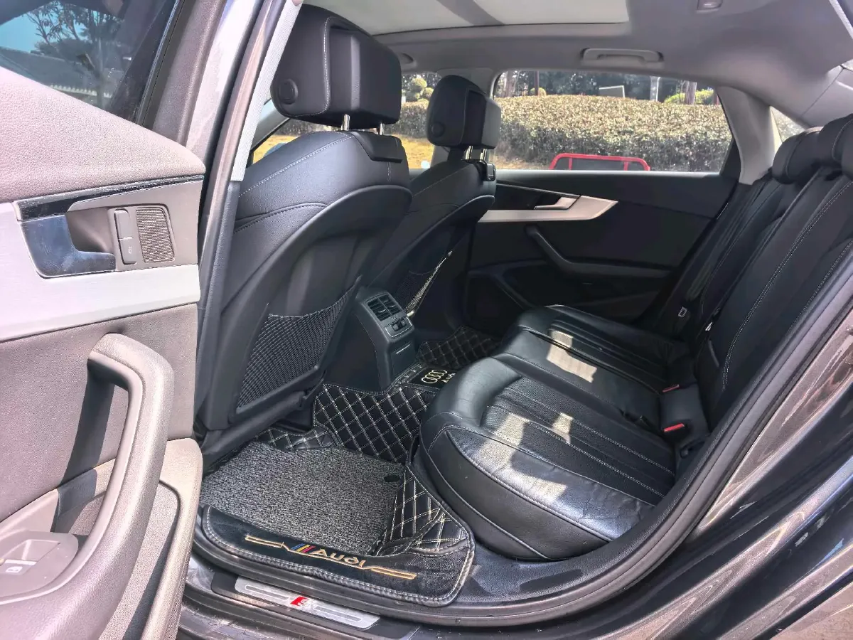 2020 Audi A4L 2.0T 190HP L4 7DCT,autocango,china used car exporter,china ev exporter,chinese used car exporter,chinese used ev exporter