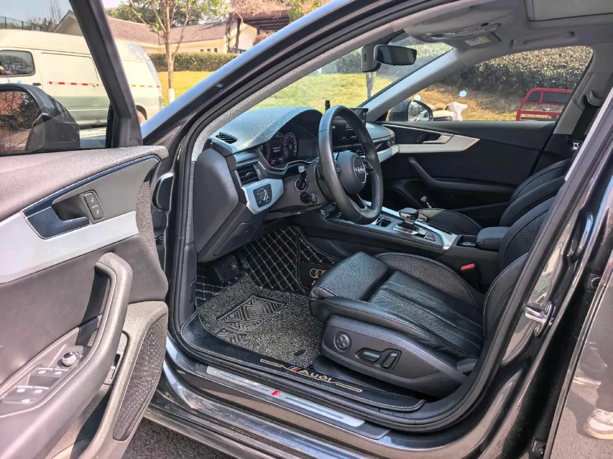 2020 Audi A4L 2.0T 190HP L4 7DCT,autocango,china used car exporter,china ev exporter,chinese used car exporter,chinese used ev exporter