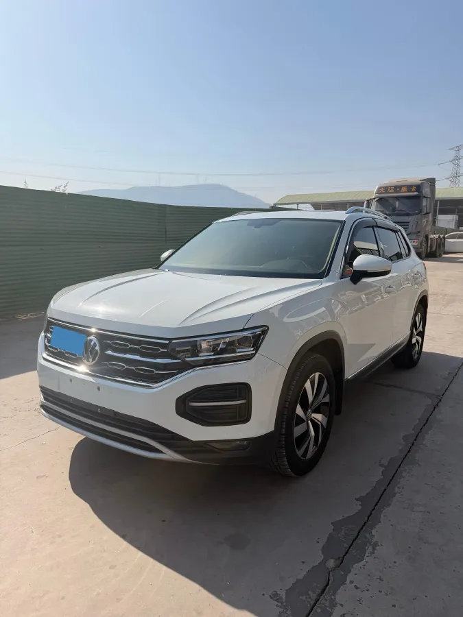 2019 Jeep Cherokee 2.0T 234HP L4 9AT,autocango,china used car exporter,china ev exporter,chinese used car exporter,chinese used ev exporter