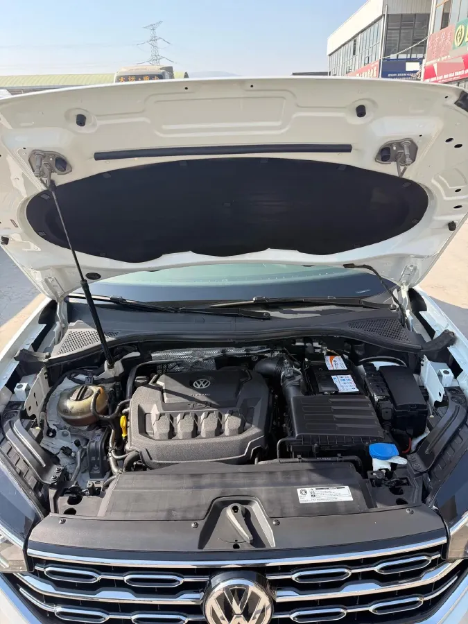 2019 Jeep Cherokee 2.0T 234HP L4 9AT,autocango,china used car exporter,china ev exporter,chinese used car exporter,chinese used ev exporter