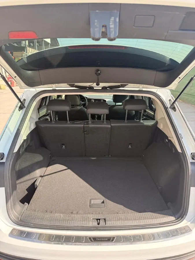 2019 Jeep Cherokee 2.0T 234HP L4 9AT,autocango,china used car exporter,china ev exporter,chinese used car exporter,chinese used ev exporter