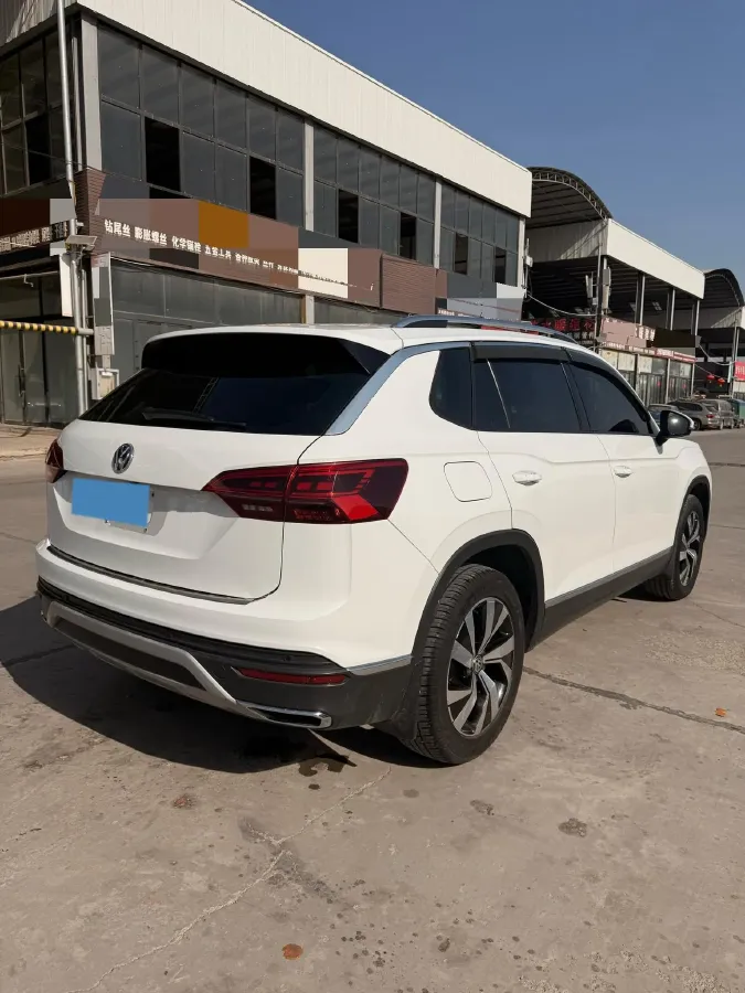 2019 Jeep Cherokee 2.0T 234HP L4 9AT,autocango,china used car exporter,china ev exporter,chinese used car exporter,chinese used ev exporter