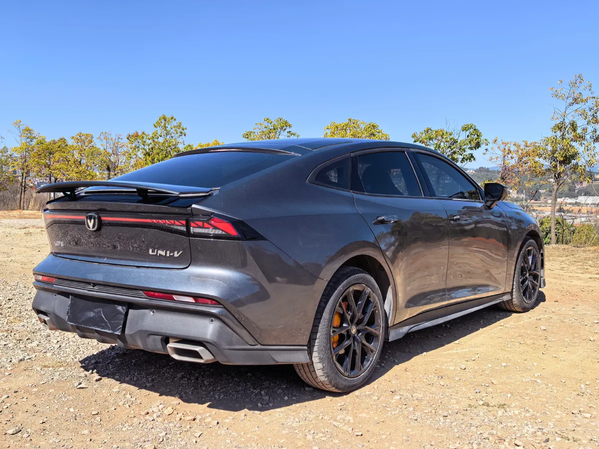 2025 ChangAn UNI-V 1.5T 192HP L4 7DCT,autocango,china used car exporter,china ev exporter,chinese used car exporter,chinese used ev exporter