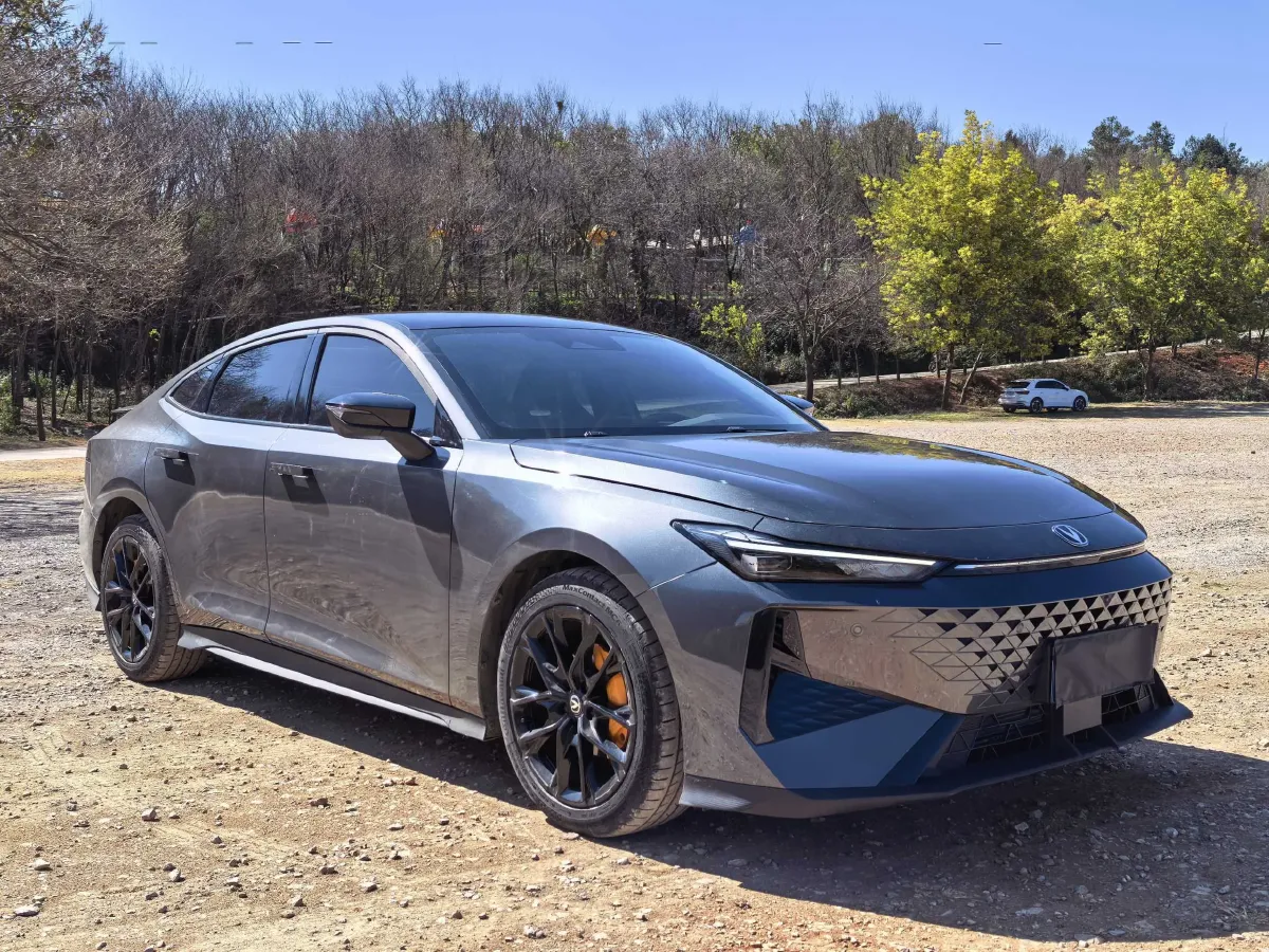 2025 ChangAn UNI-V 1.5T 192HP L4 7DCT,autocango,china used car exporter,china ev exporter,chinese used car exporter,chinese used ev exporter