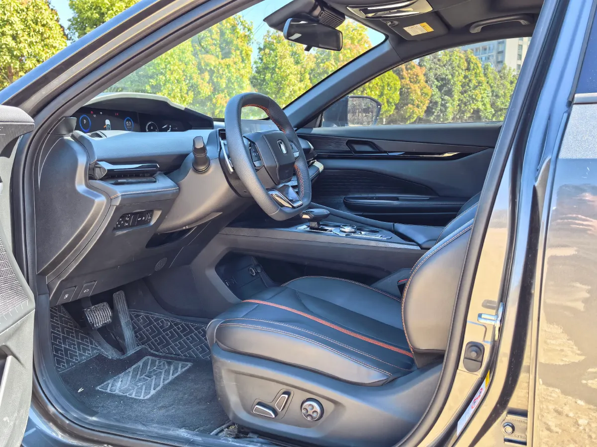 2025 ChangAn UNI-V 1.5T 192HP L4 7DCT,autocango,china used car exporter,china ev exporter,chinese used car exporter,chinese used ev exporter