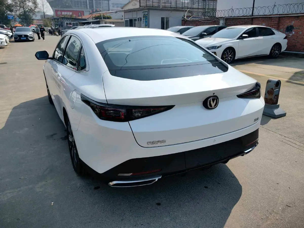 2024 ChangAn Eado 1.5T 170HP L4 7DCT,autocango,china used car exporter,china ev exporter,chinese used car exporter,chinese used ev exporter