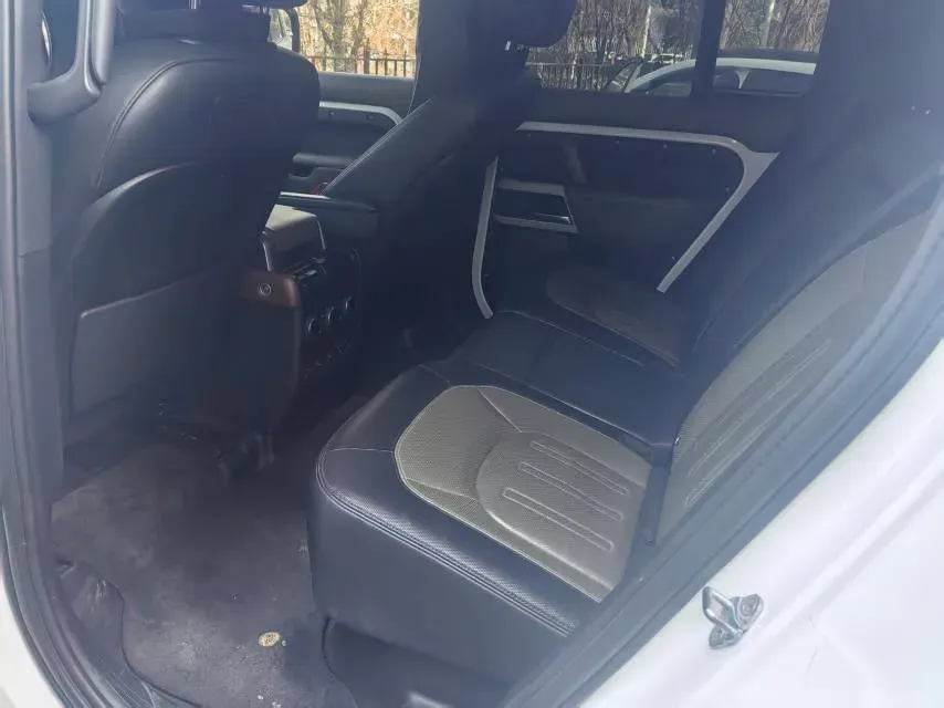 2022 Land Rover Defender 3.0T 400HP L6 8AT,autocango,china used car exporter,china ev exporter,chinese used car exporter,chinese used ev exporter