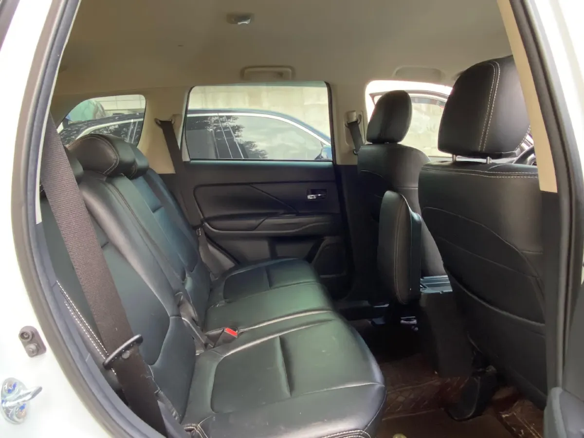 2021 Mitsubishi Outlander 2.0L 166HP L4 CVT,autocango,china used car exporter,china ev exporter,chinese used car exporter,chinese used ev exporter