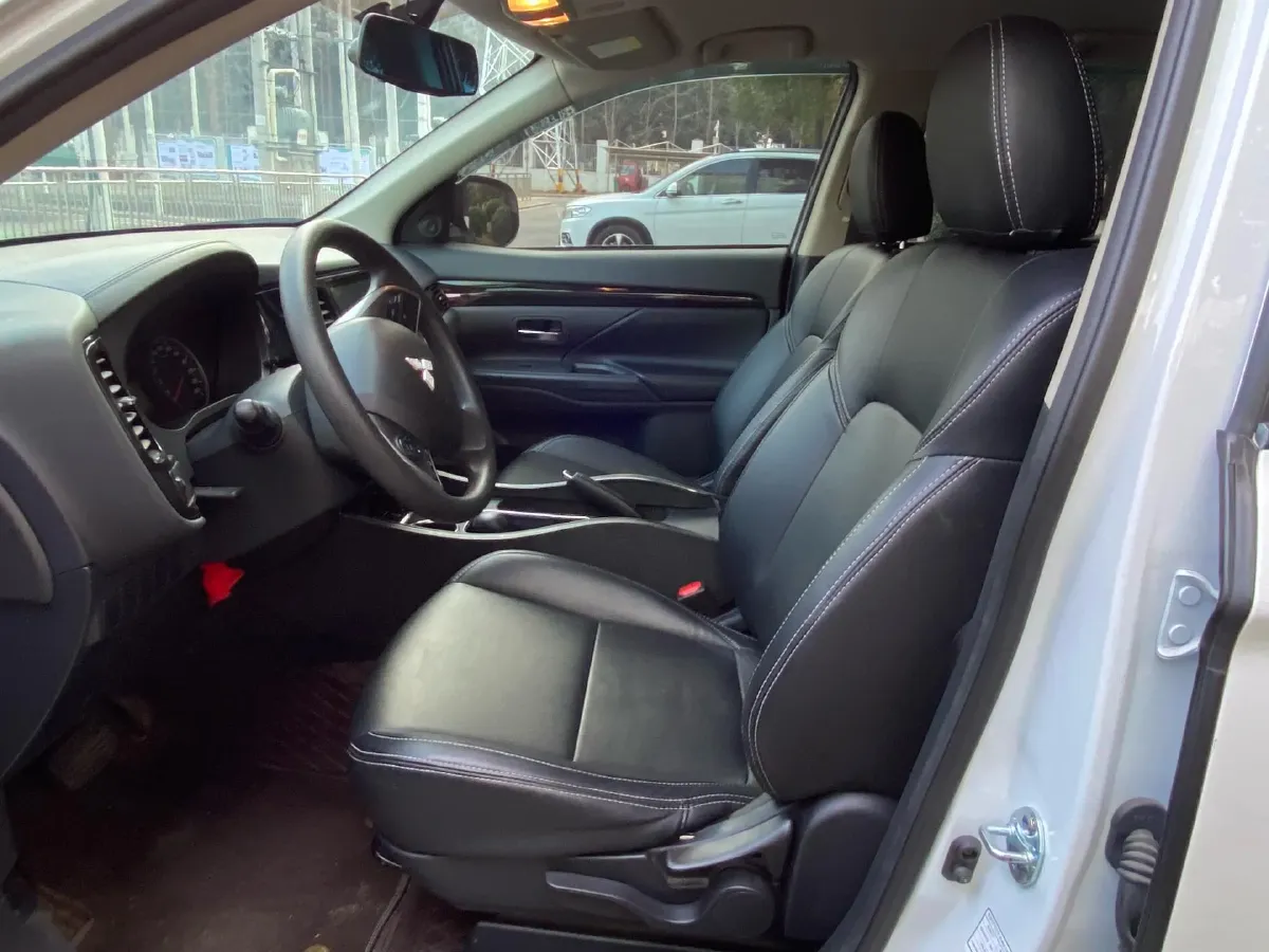 2021 Mitsubishi Outlander 2.0L 166HP L4 CVT,autocango,china used car exporter,china ev exporter,chinese used car exporter,chinese used ev exporter