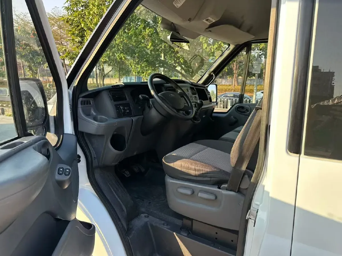 2014 Ford Focus 1.8L 124HP L4 5MT,autocango,china used car exporter,china ev exporter,chinese used car exporter,chinese used ev exporter