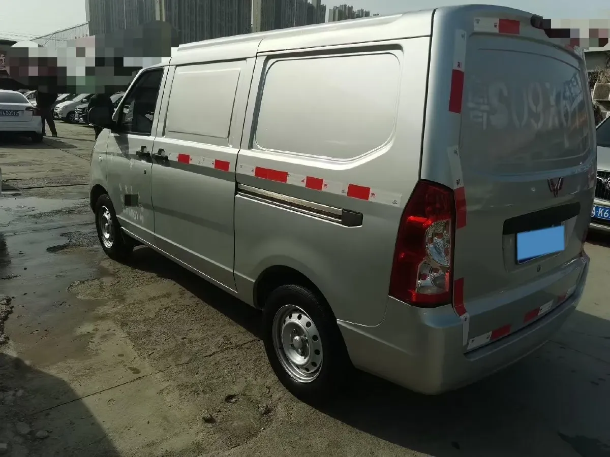 2022 WuLing RongGuang S 1.2L 76HP L4 5MT,autocango,china used car exporter,china ev exporter,chinese used car exporter,chinese used ev exporter
