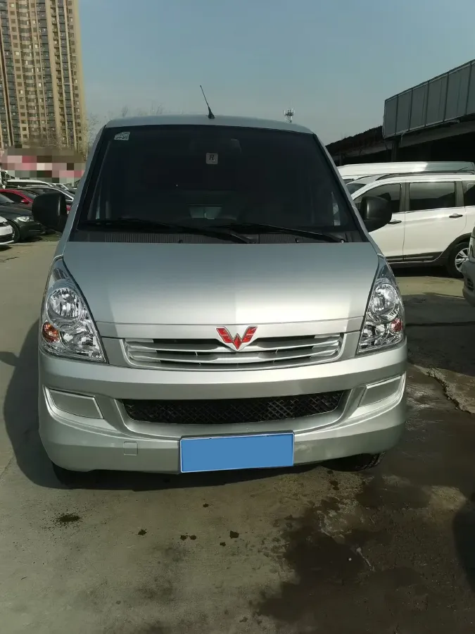 2022 WuLing RongGuang S 1.2L 76HP L4 5MT,autocango,china used car exporter,china ev exporter,chinese used car exporter,chinese used ev exporter